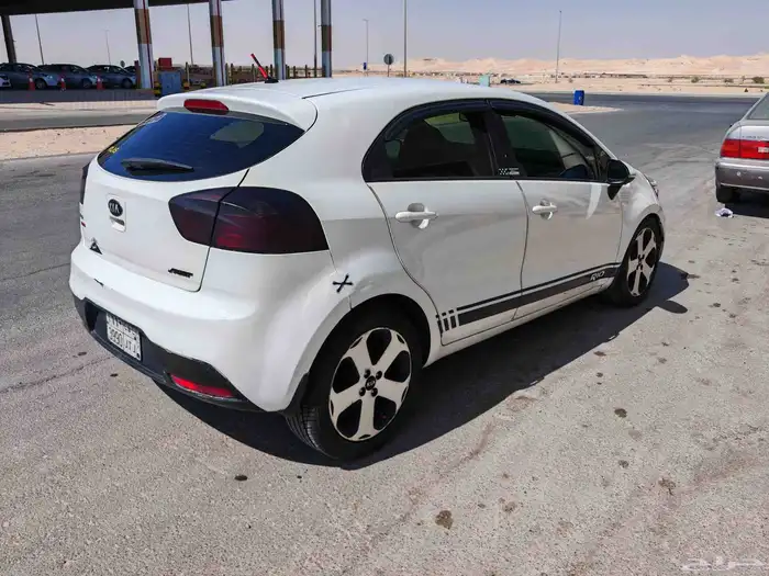 كيا ريو هاتشباك فل 2015 0