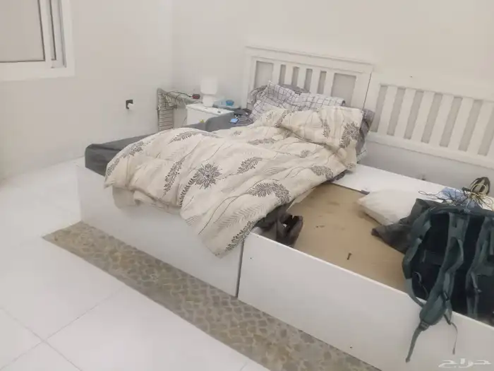 سرير مع مرتبة وكومدنتين حي الواحه 0