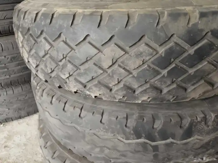 ثلاث حبات كفرات مقاس 175R16. تاريخ 2042 1