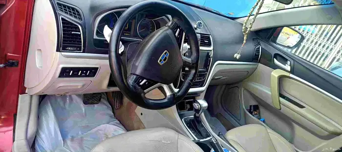 جيلي EC2016 بصمه فتحة سقف فل كامل ممشى 201 لون احمر 3