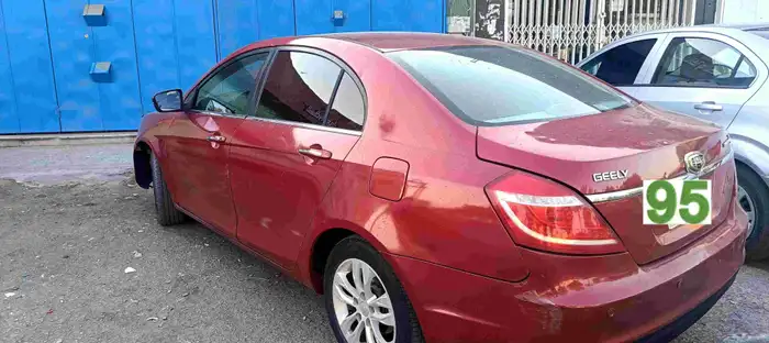 جيلي EC2016 بصمه فتحة سقف فل كامل ممشى 201 لون احمر 1