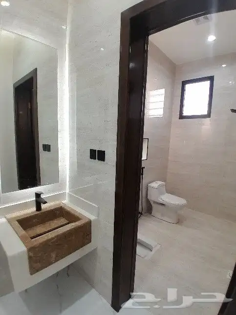 للبيع روف علوي مع ملحق تشطيب راقي خلف حديقة المليون بالمحاله 16