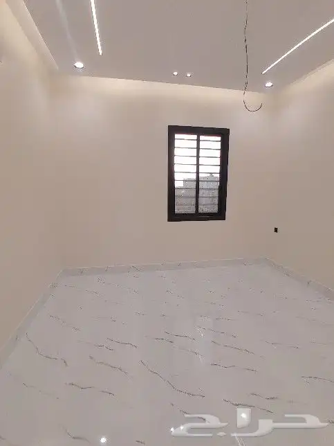 للبيع روف علوي مع ملحق تشطيب راقي خلف حديقة المليون بالمحاله 24