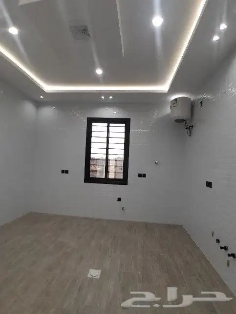 للبيع روف علوي مع ملحق تشطيب راقي خلف حديقة المليون بالمحاله 12