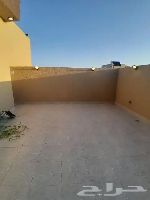 للبيع روف علوي مع ملحق تشطيب راقي خلف حديقة المليون بالمحاله 29