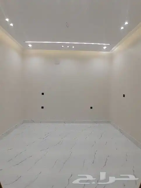 للبيع روف علوي مع ملحق تشطيب راقي خلف حديقة المليون بالمحاله 17