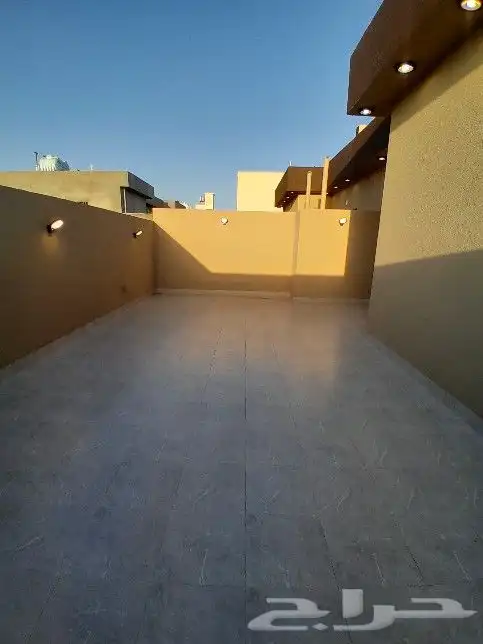 للبيع روف علوي مع ملحق تشطيب راقي خلف حديقة المليون بالمحاله 28