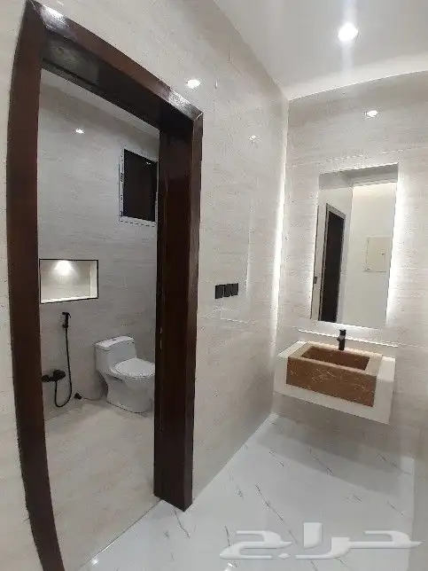 للبيع روف علوي مع ملحق تشطيب راقي خلف حديقة المليون بالمحاله 14