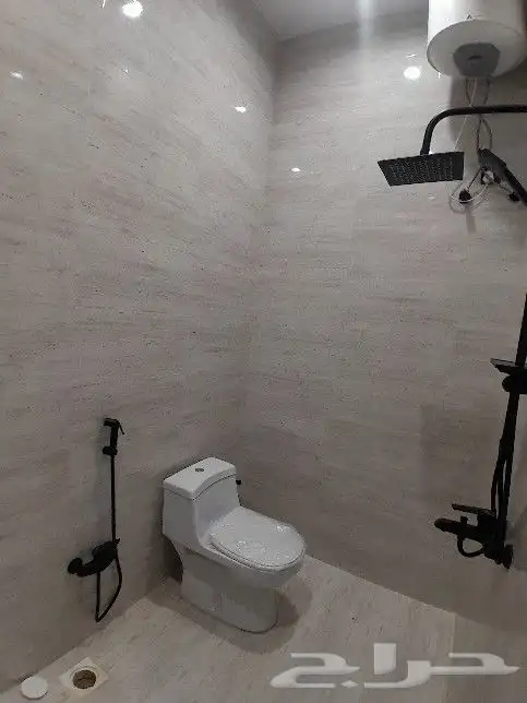 للبيع روف علوي مع ملحق تشطيب راقي خلف حديقة المليون بالمحاله 27