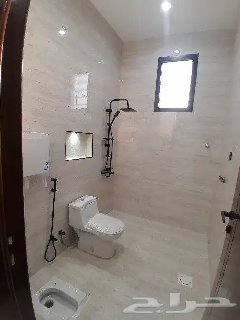 للبيع روف علوي مع ملحق تشطيب راقي خلف حديقة المليون بالمحاله 25