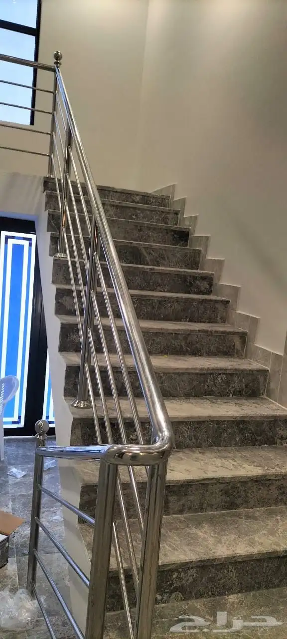 للبيع ادوار بمخطط 9 بمساحة 260 متر 20