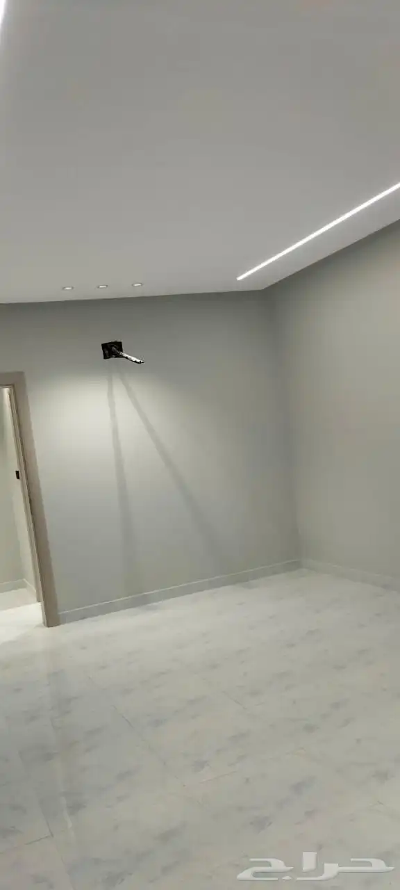 للبيع ادوار بمخطط 9 بمساحة 260 متر 10