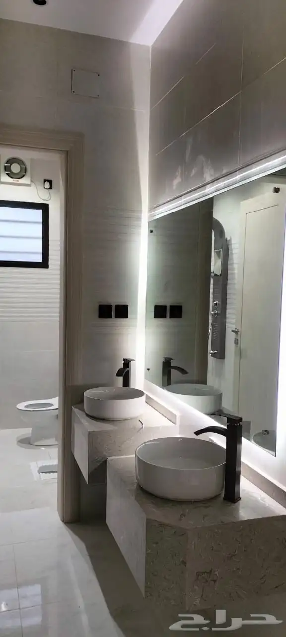 للبيع ادوار بمخطط 9 بمساحة 260 متر 9