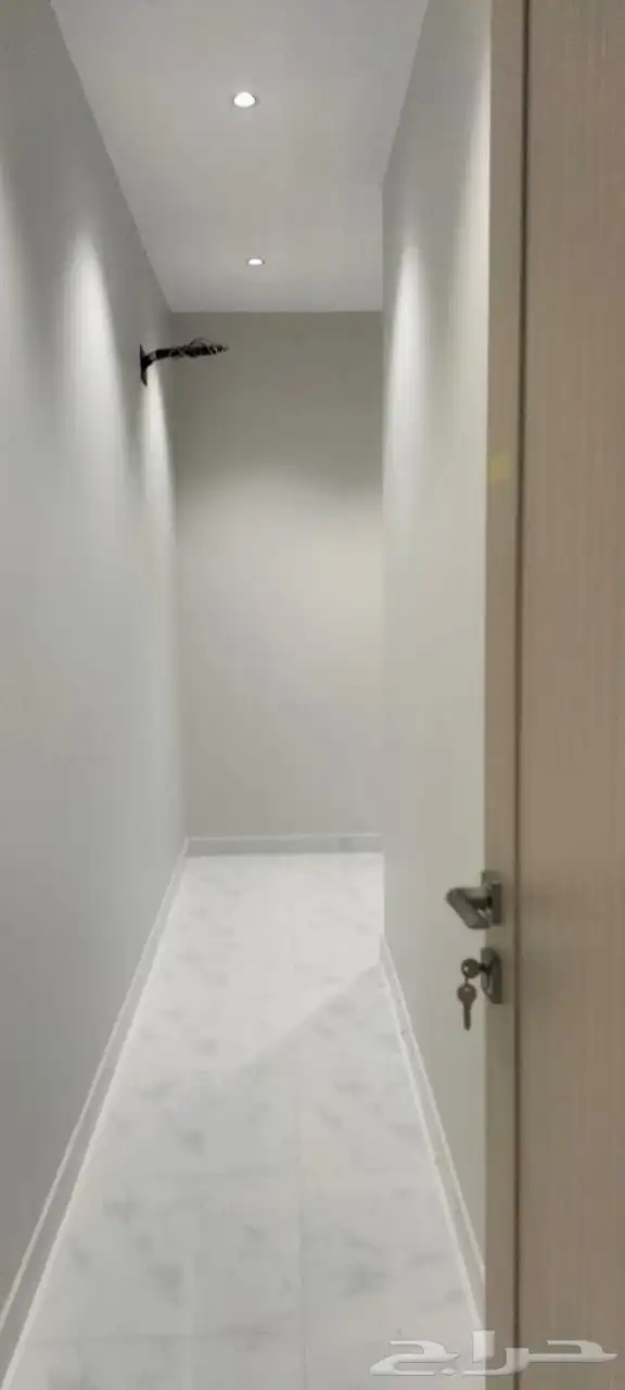 للبيع ادوار بمخطط 9 بمساحة 260 متر 8