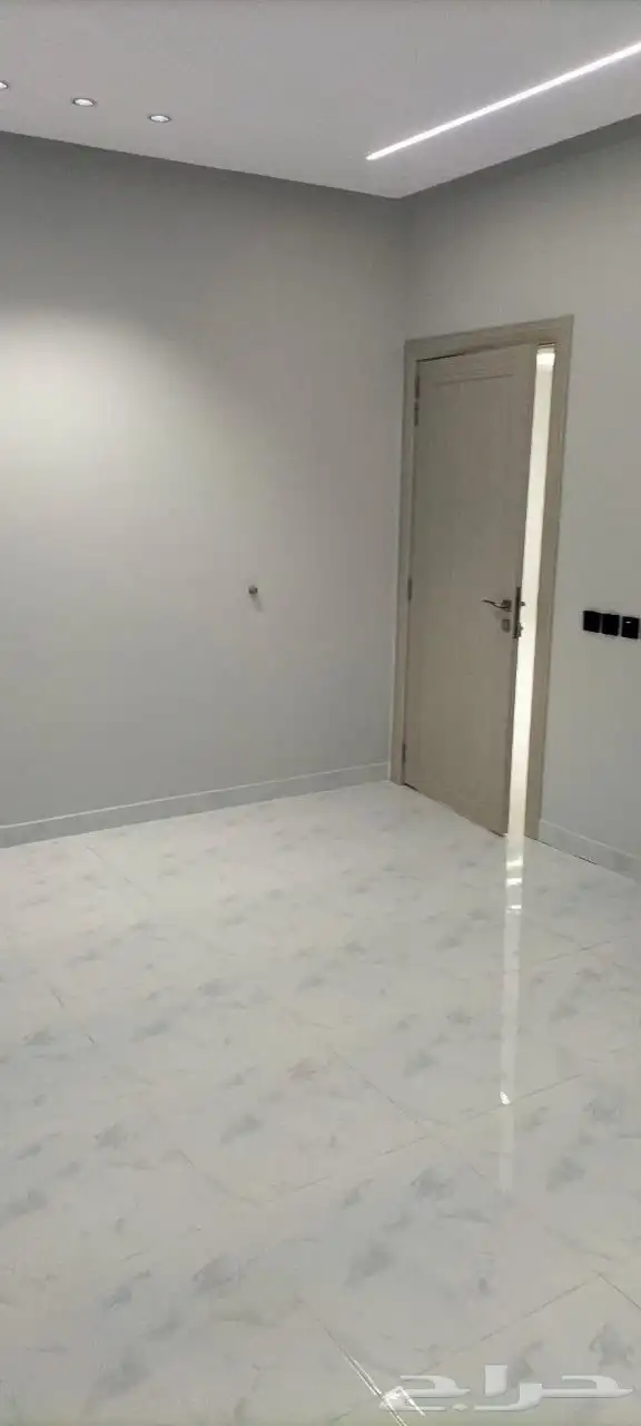 للبيع ادوار بمخطط 9 بمساحة 260 متر 14