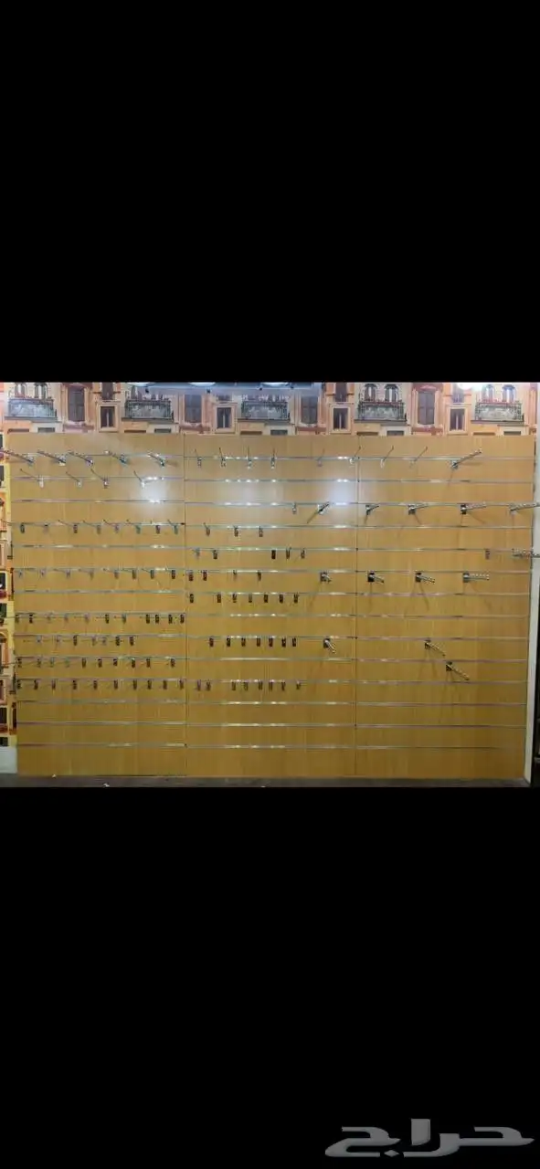 ديكور محل ملابس. علاقات و رفوف 4