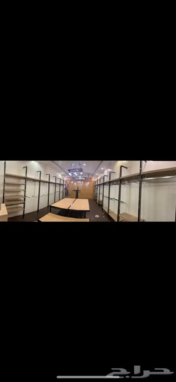ديكور محل ملابس. علاقات و رفوف 6
