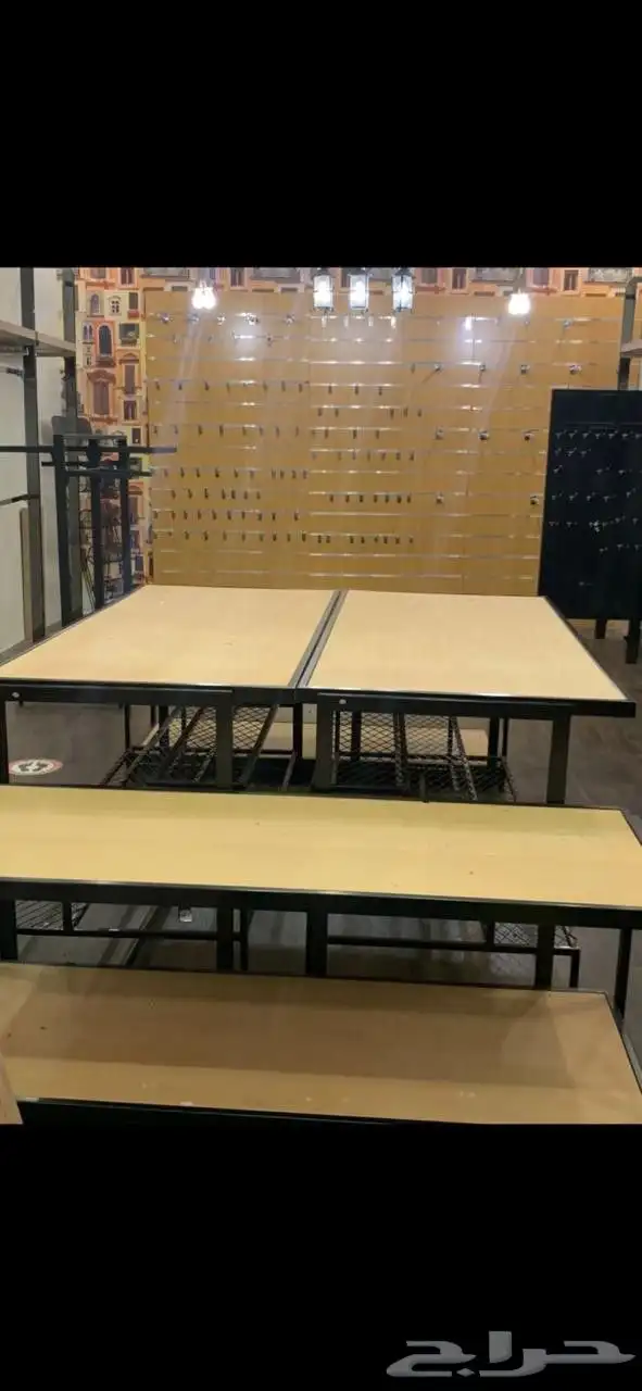 ديكور محل ملابس. علاقات و رفوف 3