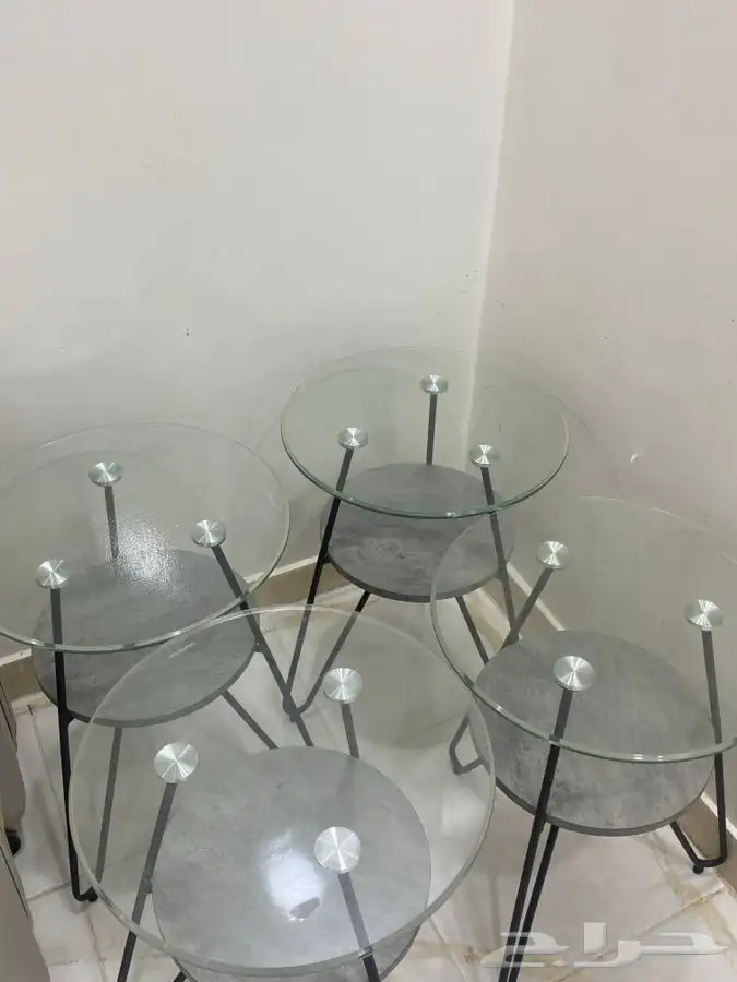 طاوله كبيره وخدمه اربع طاولات 1
