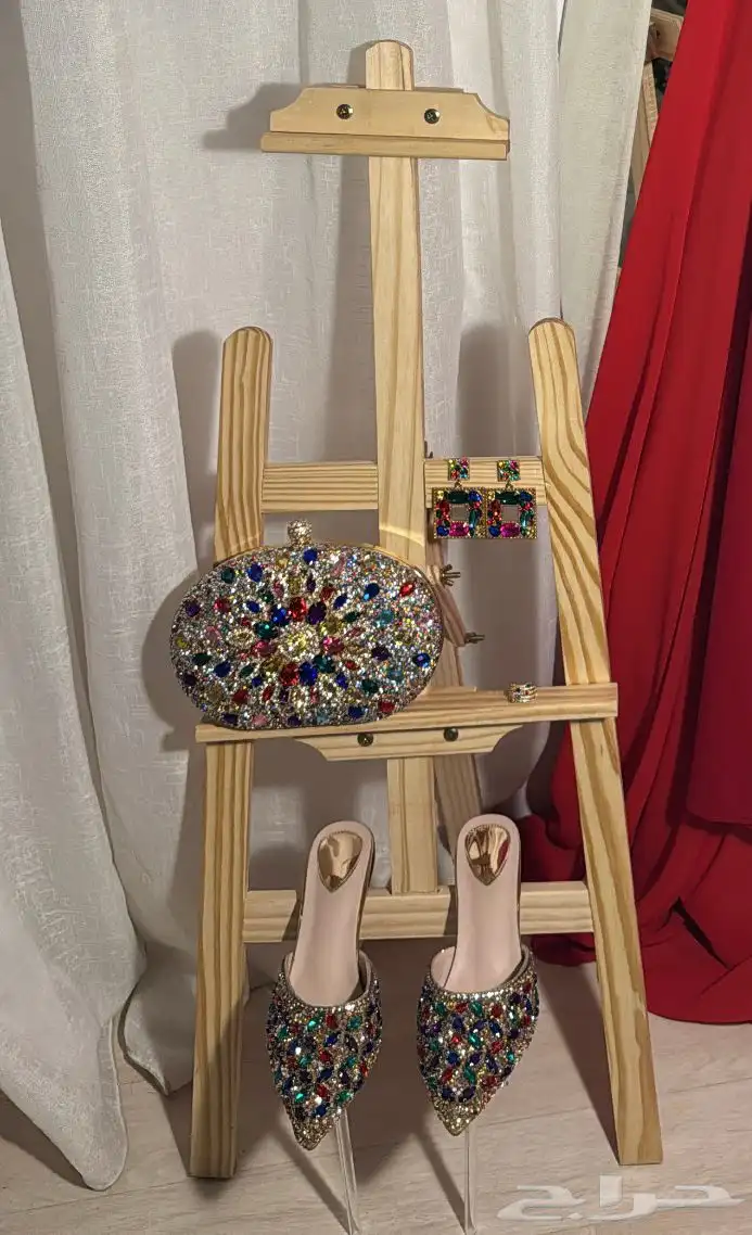 فستان و كعب و شنطة واكسسوارات متكاملة 0