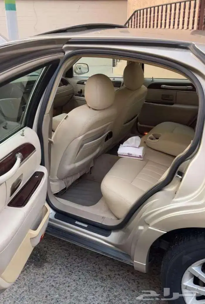 تاون كار 2006 نظيف جدا 5