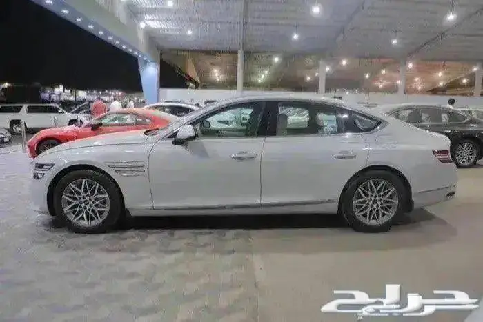 جينيسس G80 بريستيج بانوراما جلد اربعة سلندر موديل 2025 3