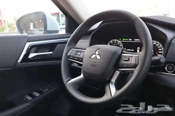 ميتسوبيشي اوتلاندر استندر دبل وبدون نص فل و بريميوم اقل سع 11