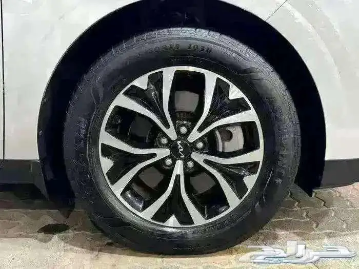 للبيع كيا كارنفال قراند 2022 عداد 49 ألف كم مخززنه 22