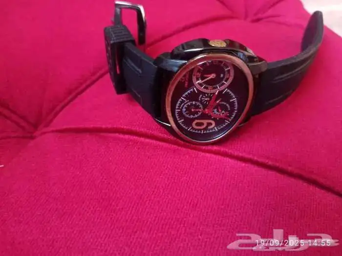 ساعة نادرة بتوقيع رونالدو للبيع أو البدل 1