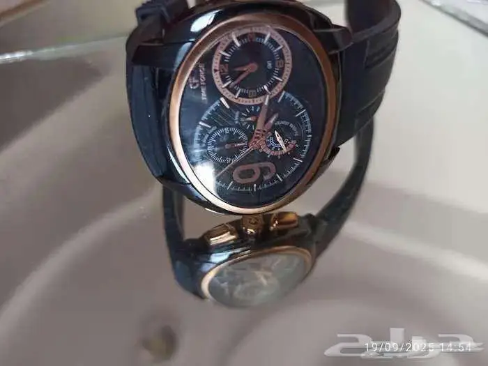 ساعة نادرة بتوقيع رونالدو للبيع أو البدل 4