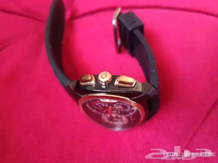 ساعة نادرة بتوقيع رونالدو للبيع أو البدل 2