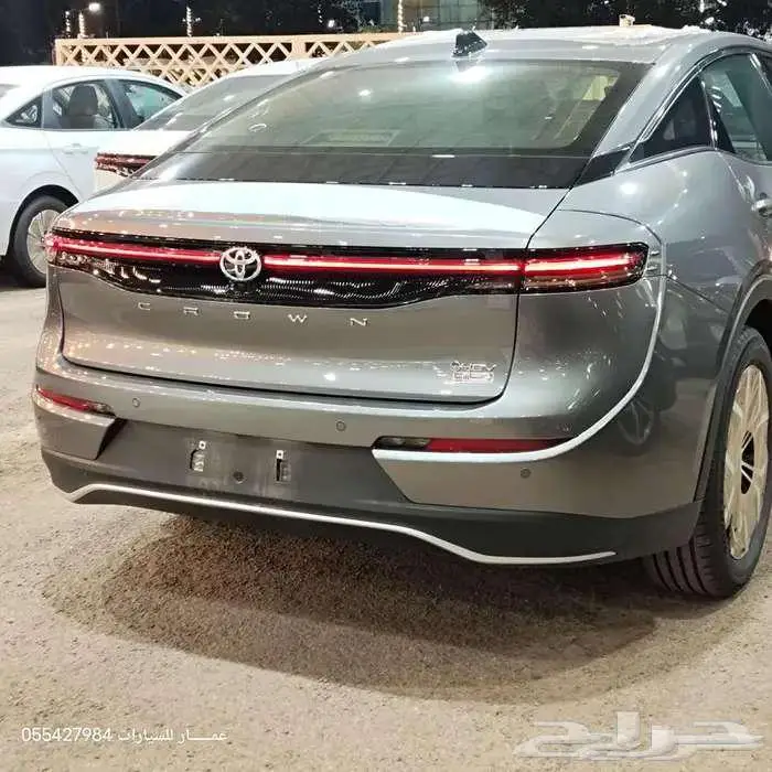 تويوتا كراون بريميوم هايبرد 2025 19
