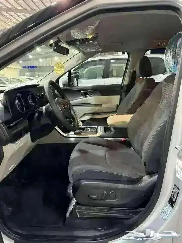 للبيع كيا كارنفال قراند 2022 عداد 49 ألف كم مخززنه 24