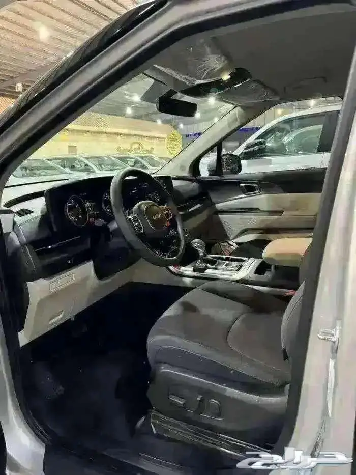 للبيع كيا كارنفال قراند 2022 عداد 49 ألف كم مخززنه 25