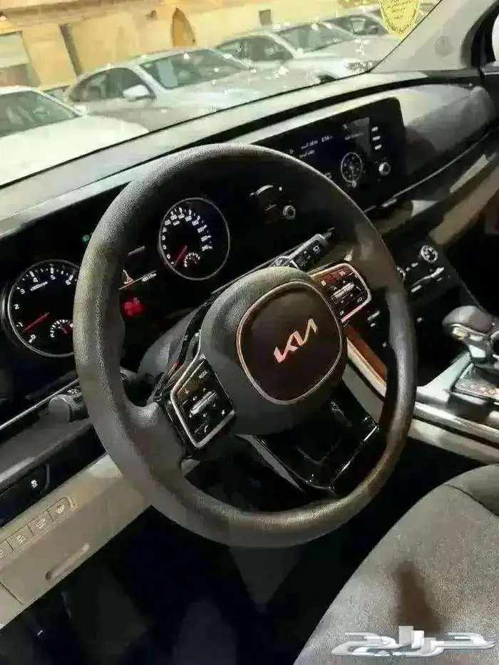 للبيع كيا كارنفال قراند 2022 عداد 49 ألف كم مخززنه 32