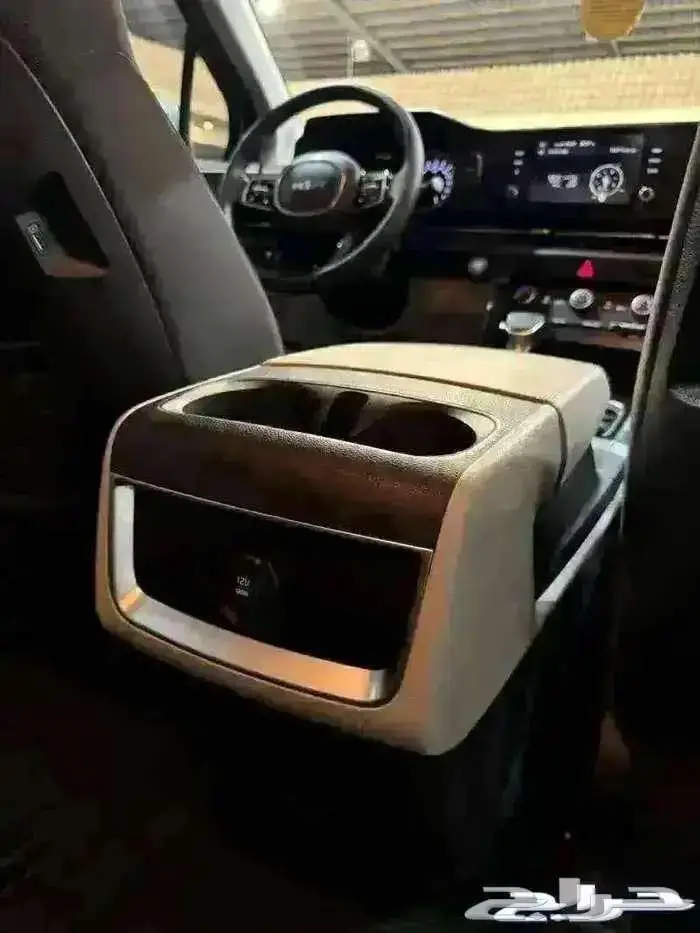 للبيع كيا كارنفال قراند 2022 عداد 49 ألف كم مخززنه 48