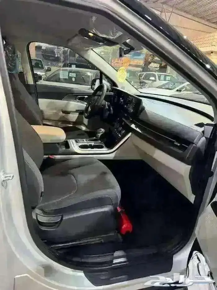 للبيع كيا كارنفال قراند 2022 عداد 49 ألف كم مخززنه 44