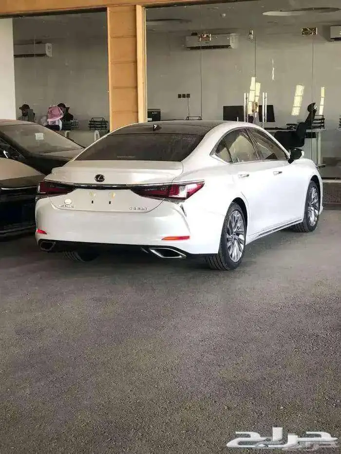 لكزس ES 350 فئة DD فل كامل 2025 متوفر لدى الحسن 2
