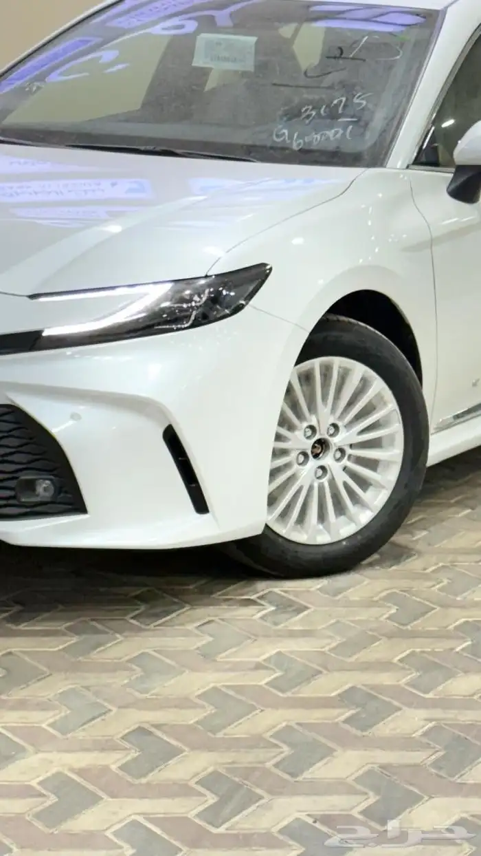 تويوتا كامري نص فل (LE) 2025 2