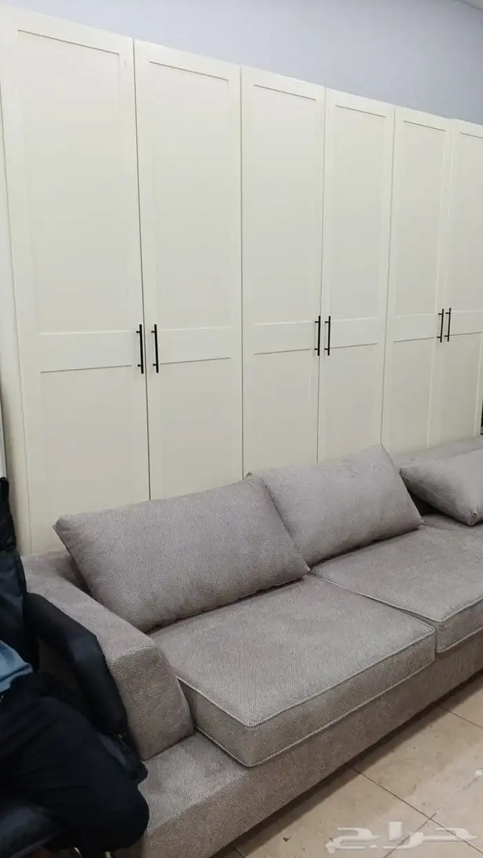 متوفرة دولاب تفصيل سته باب لون بيج مستخدم نضيف مره 0