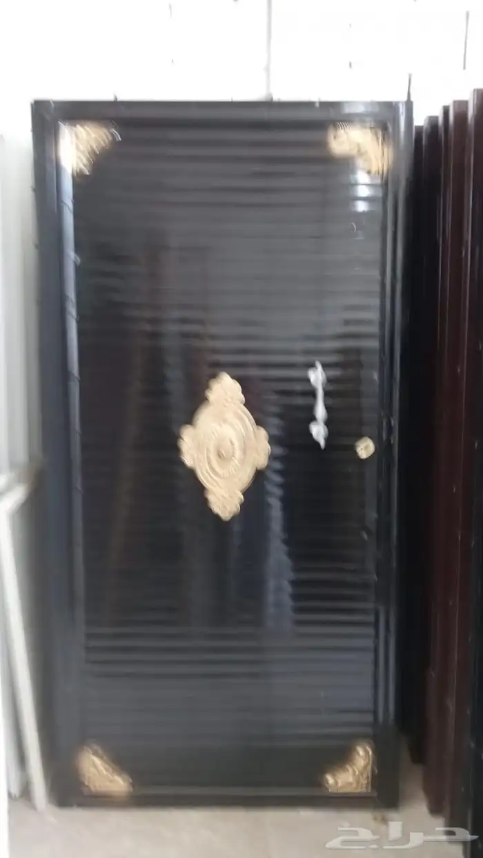 معنا ابواب خشب مستخدمه وابواب حديد وابواب المنيوم جديد للبيع 4