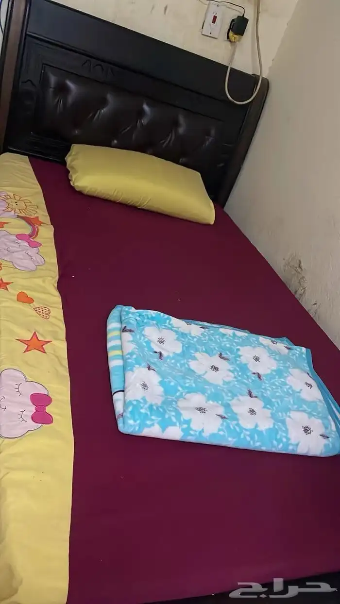 سرير خشب نفر ونص بمرتبه جديده 0