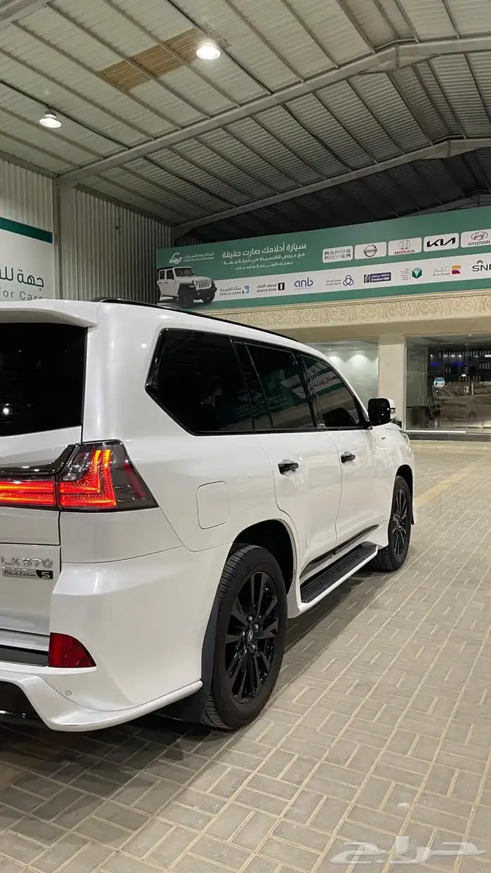 لكزس LX 570 بلاك اديشين 2020 19