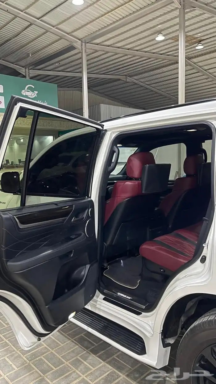 لكزس LX 570 بلاك اديشين 2020 15