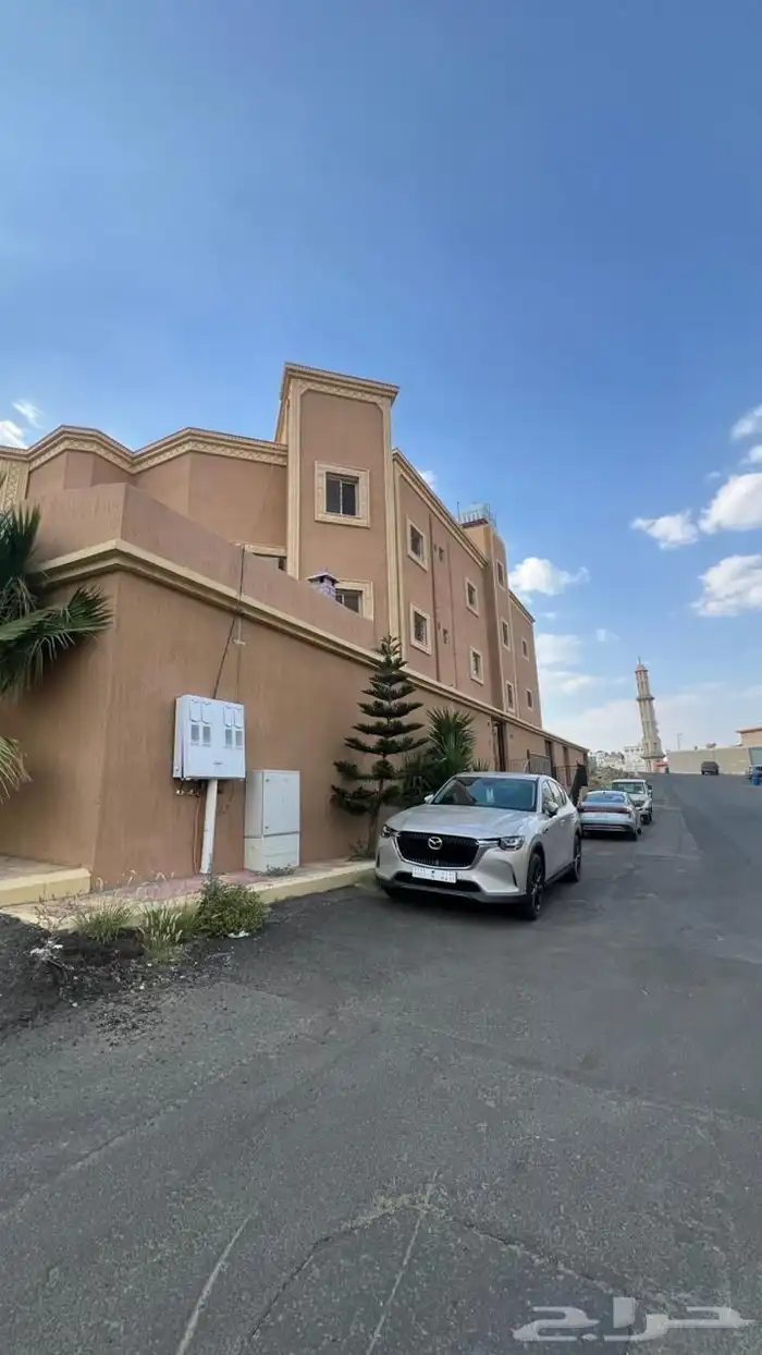 فيلا دورين وملحق  وثلاث شقق خلفية مدينة أبها المحاله 0