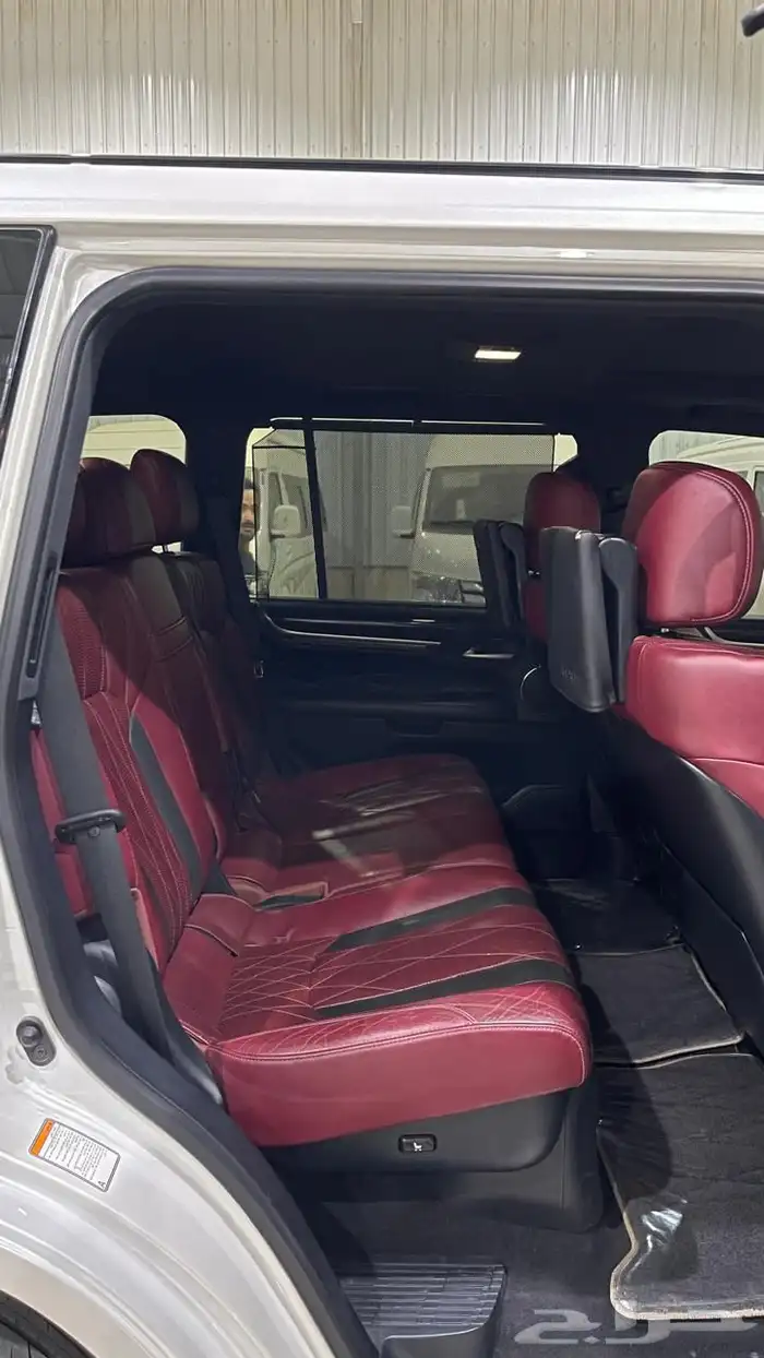 لكزس LX 570 بلاك اديشين 2020 3