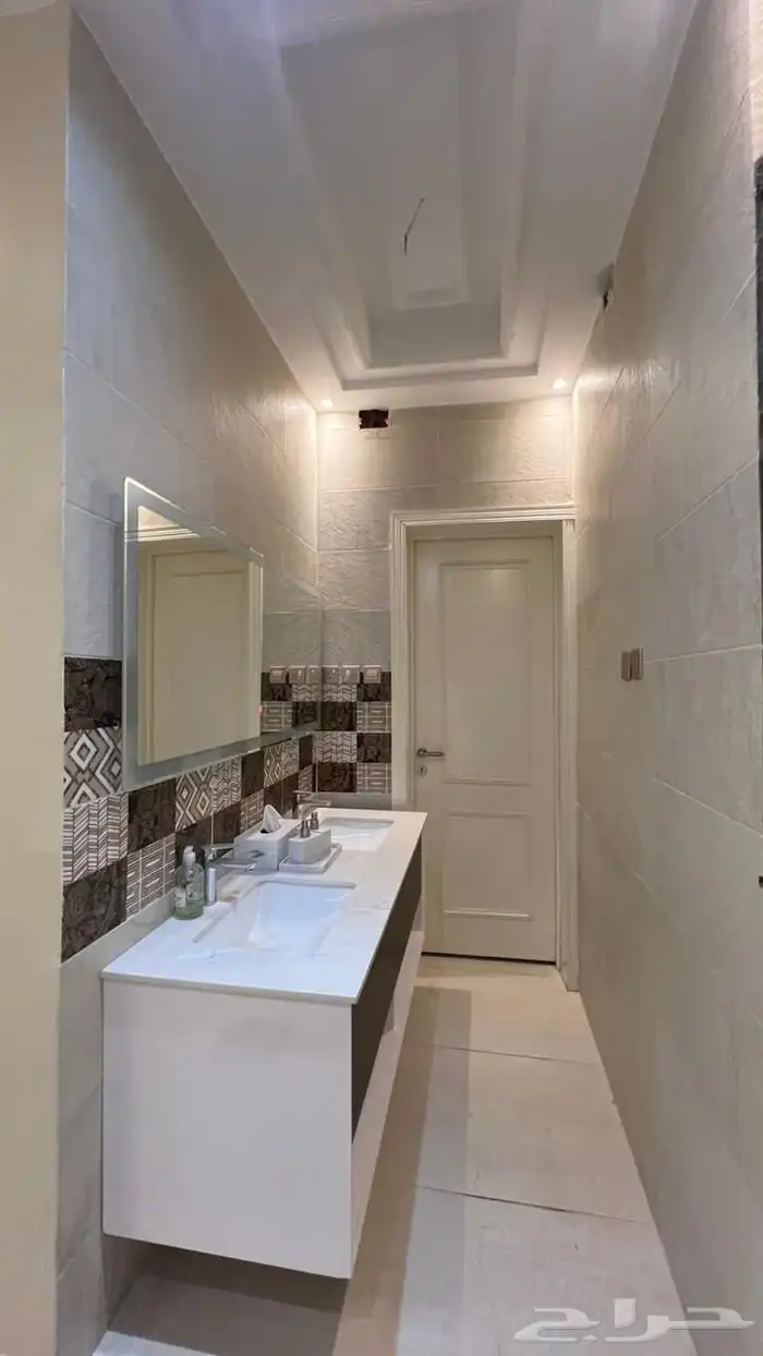 فيلا دورين وملحق  وثلاث شقق خلفية مدينة أبها المحاله 36