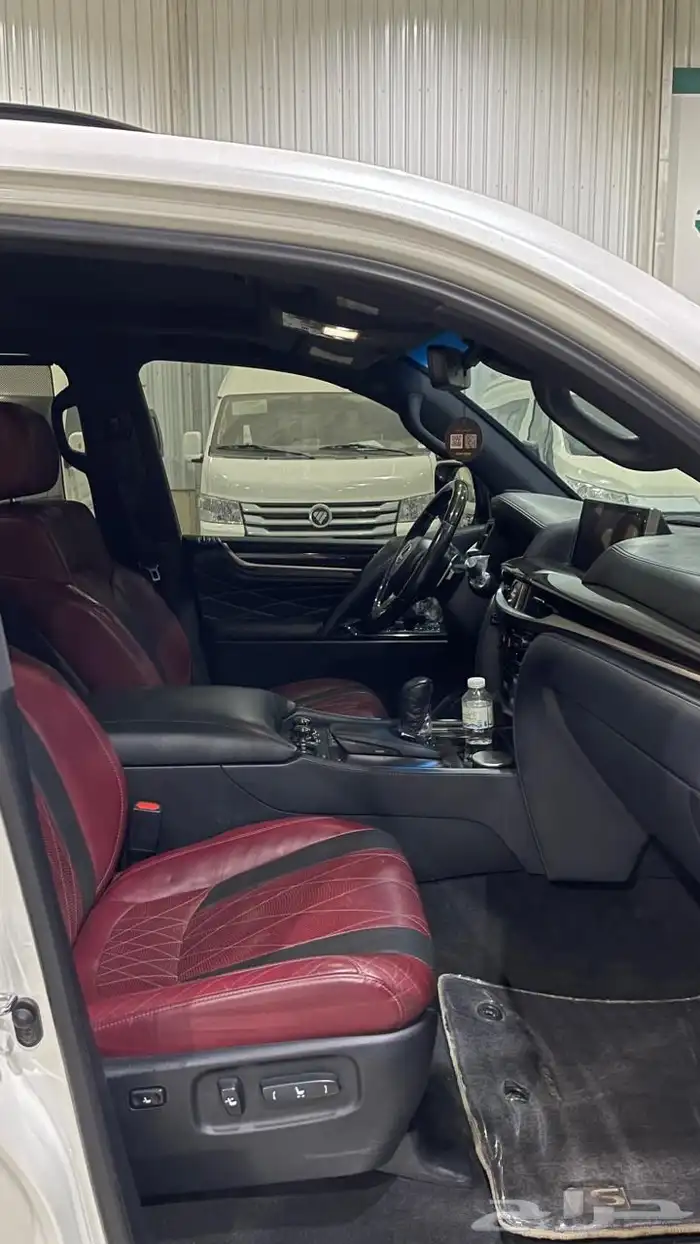 لكزس LX 570 بلاك اديشين 2020 4