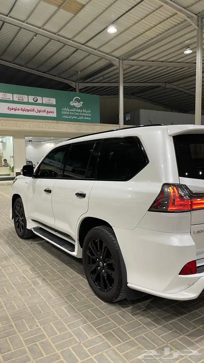 لكزس LX 570 بلاك اديشين 2020 8