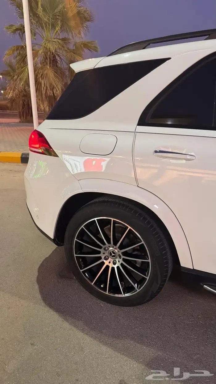 مرسيدس GLE 350 AMG ممشى قليل وبحالة الوكاله 7